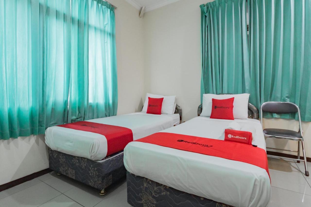 Reddoorz @ Achino Hotel Бандунг Екстериор снимка